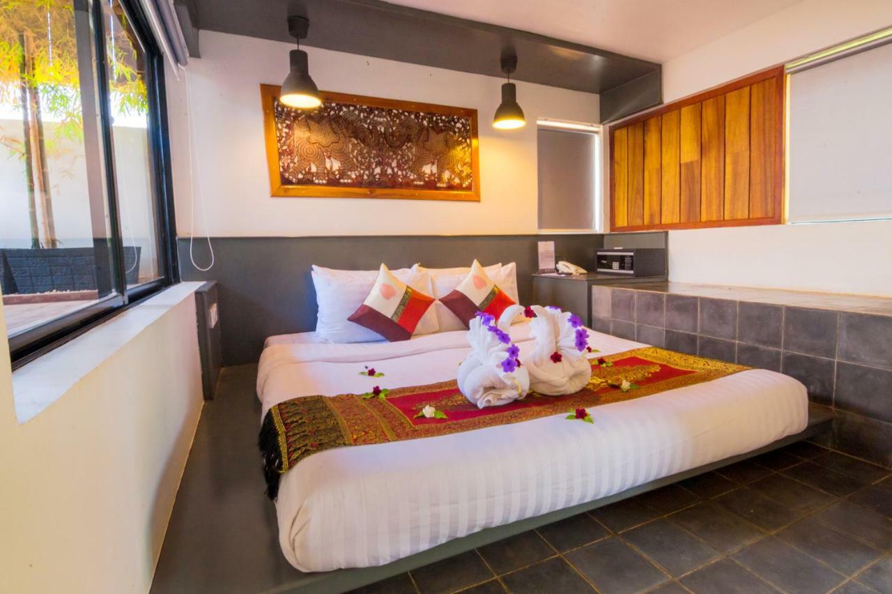 1004 Boutique Hotel Сиемрип Экстерьер фото
